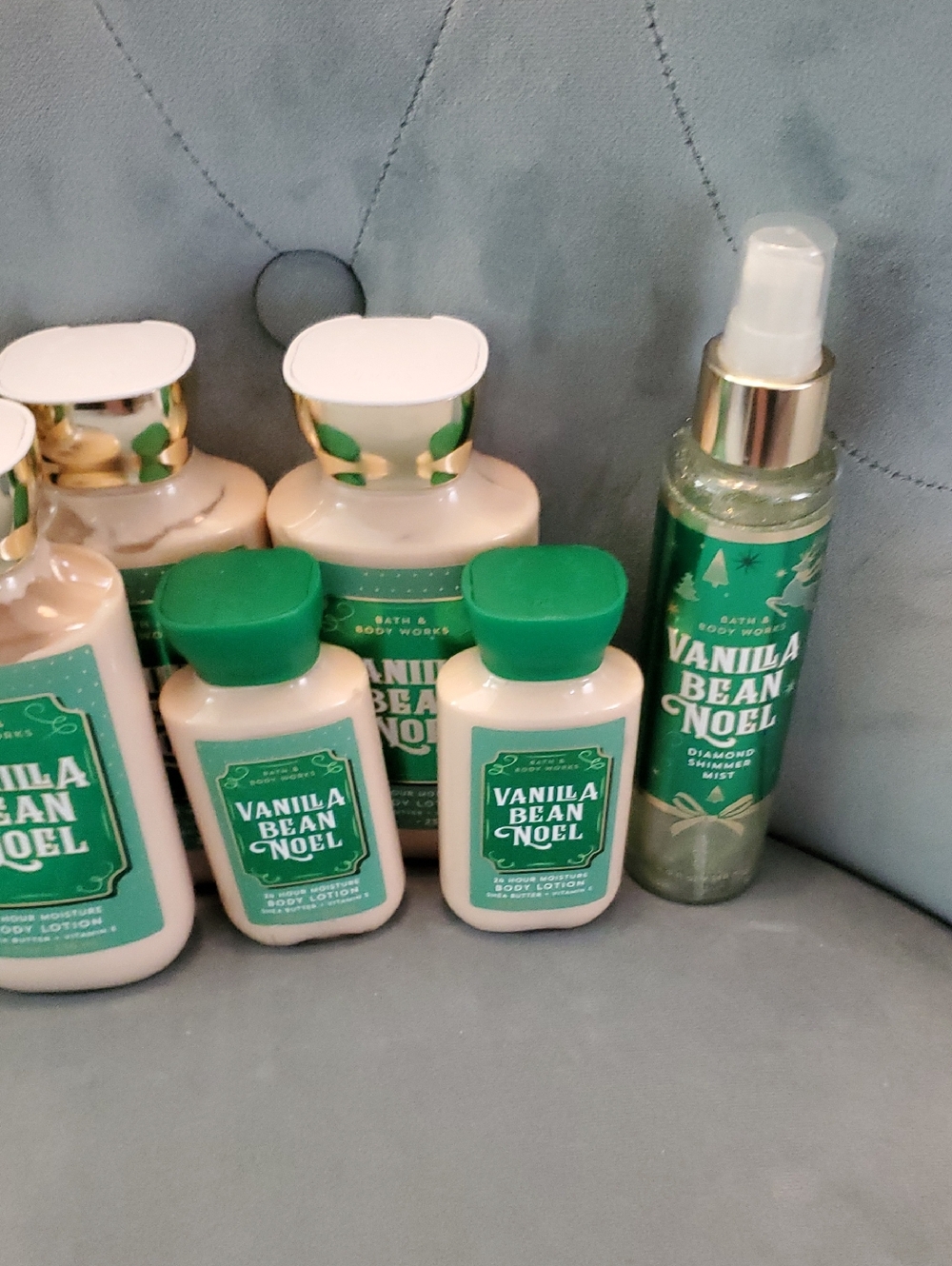 2019 Bath & Body Works Vanilla Bean Noel Green & Cream Lotion + Mist Set - Picture 5 of 6